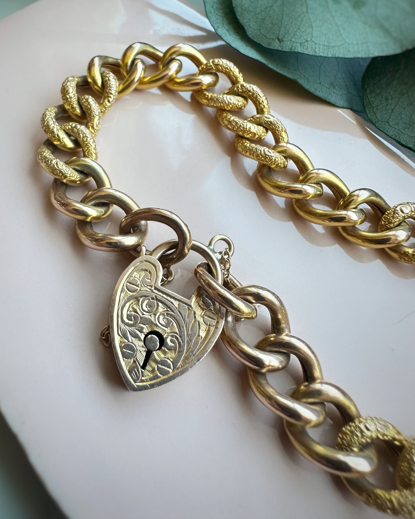 Antique Ultra Yellow Day and Night Curb (7.5")
