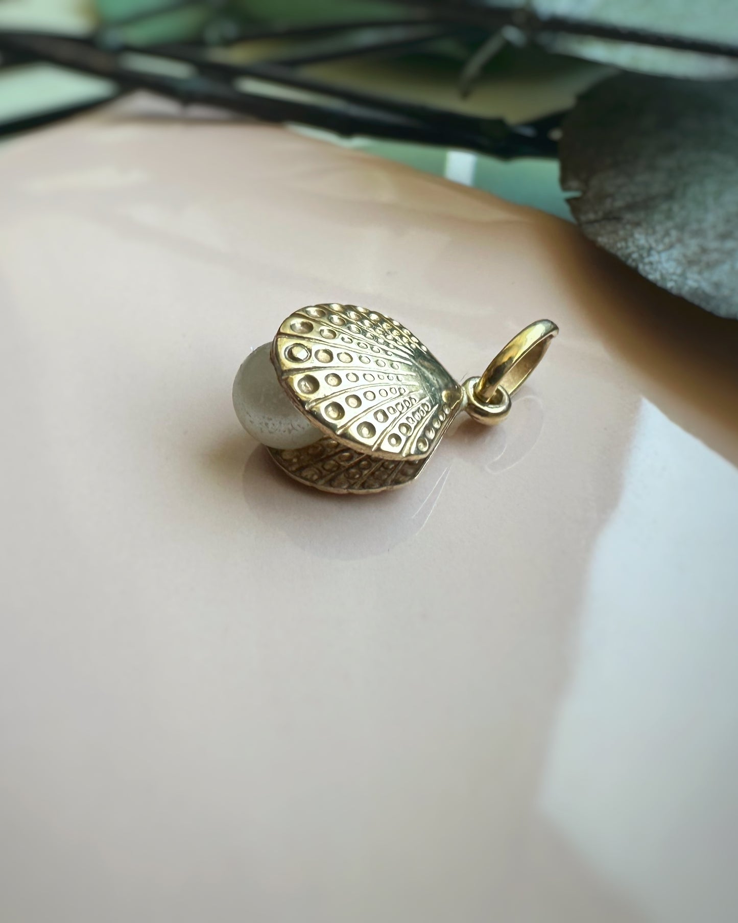 Vintage Clamshell Pendant