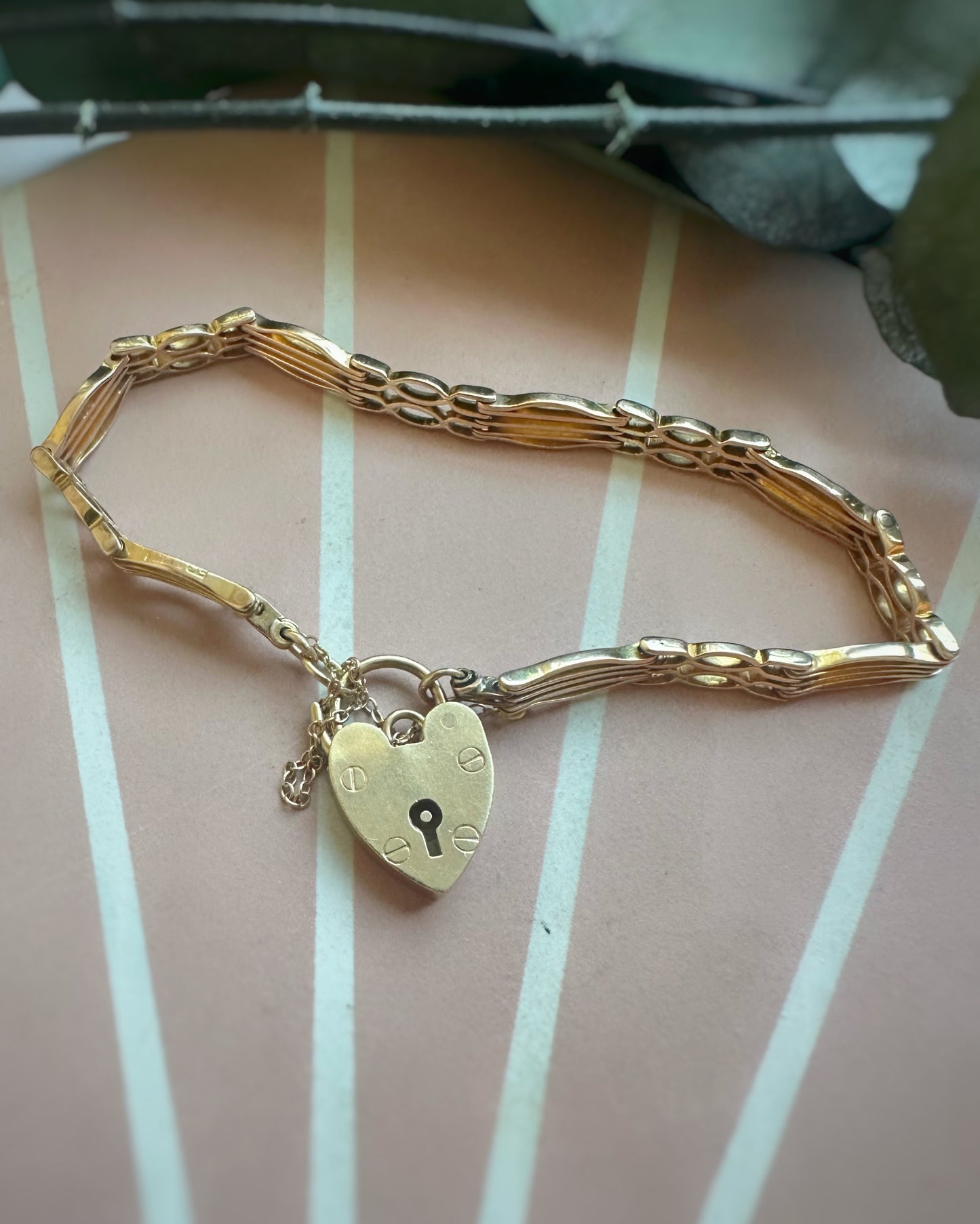Antique Delicate Gate Bracelet with Heart Padlock (7.5")