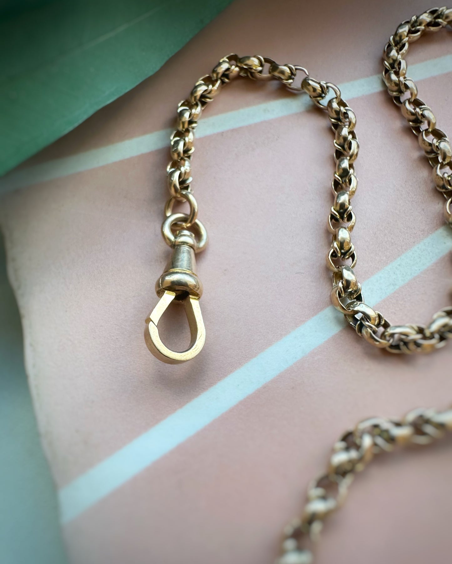 Antique Lovers' Knot with Dog Clip (26.5")
