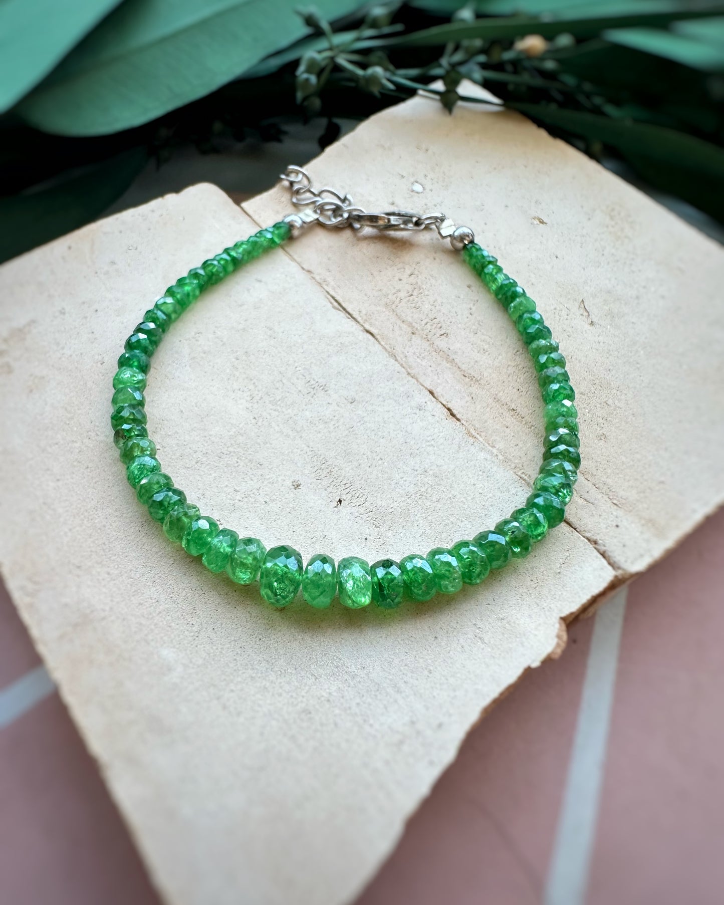 Vintage Emerald Rondelle Bead Bracelet (6-7")