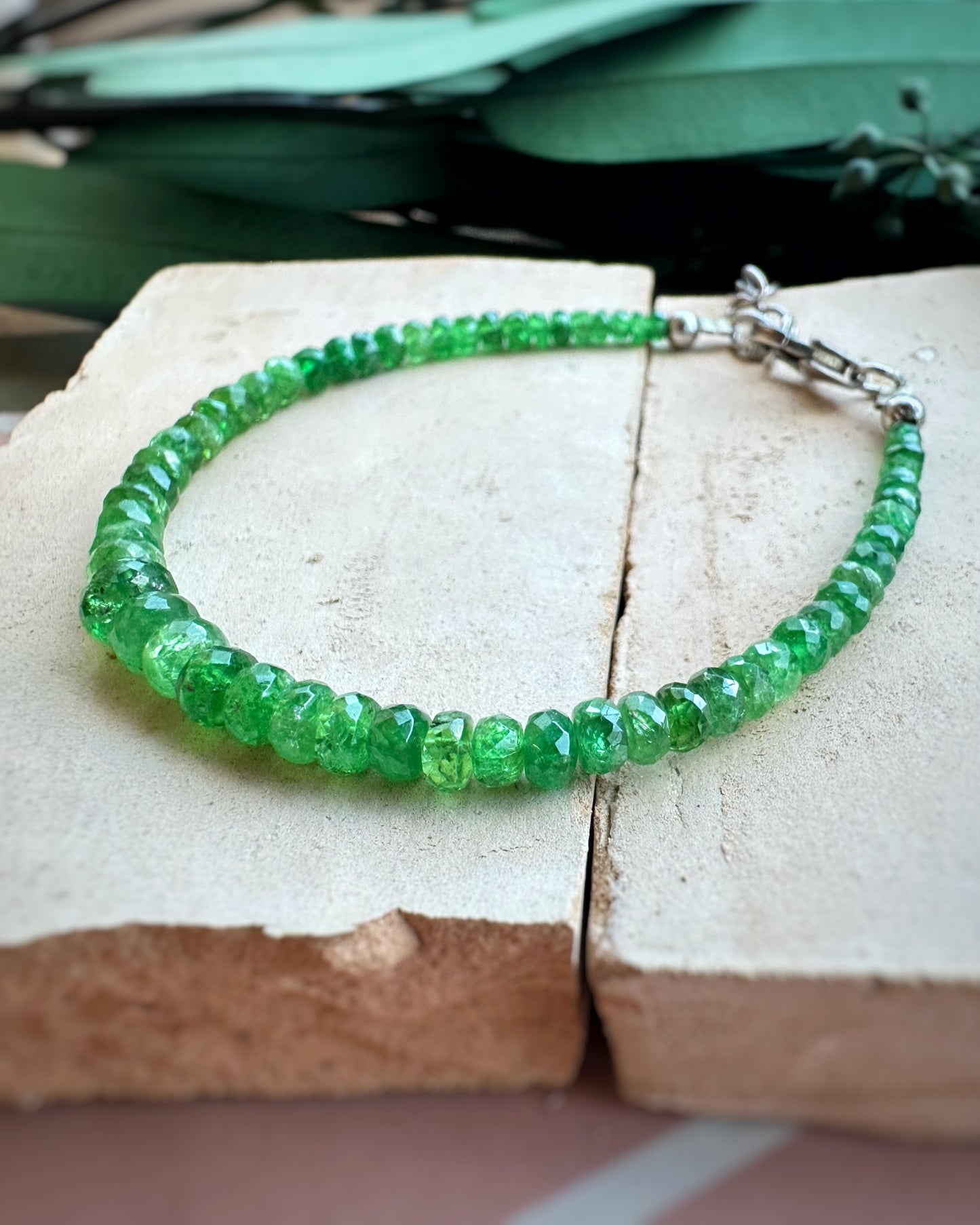 Vintage Emerald Rondelle Bead Bracelet (6-7")