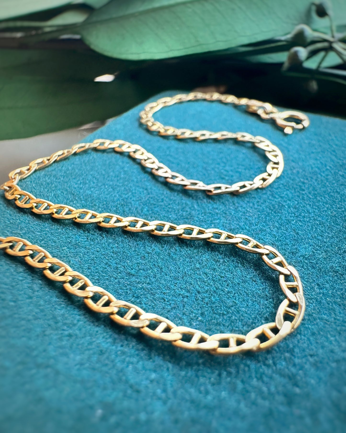 Vintage Rounded Hammered Mariner (18")