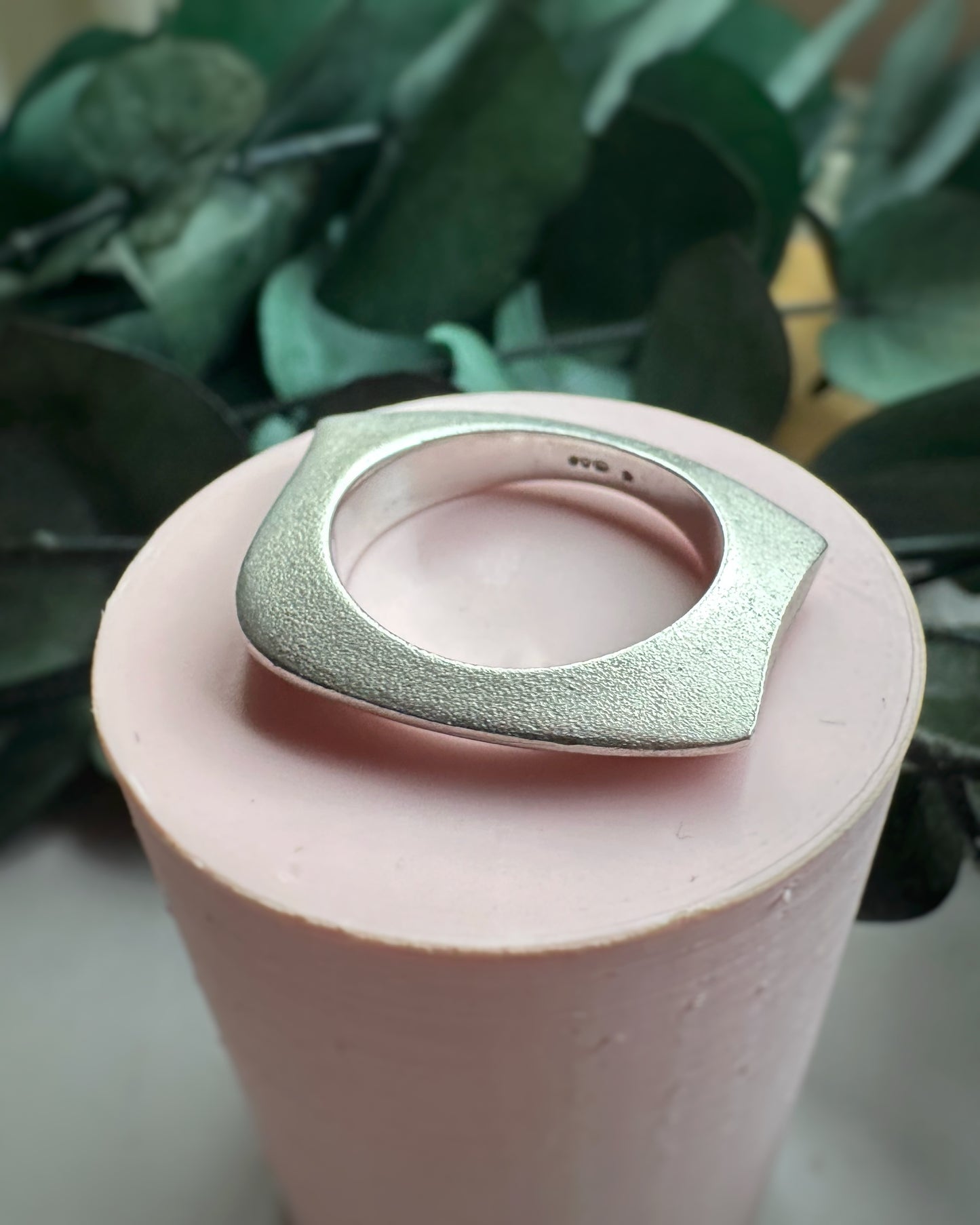 Vintage Contoured Knife Edge Ring (Satin)