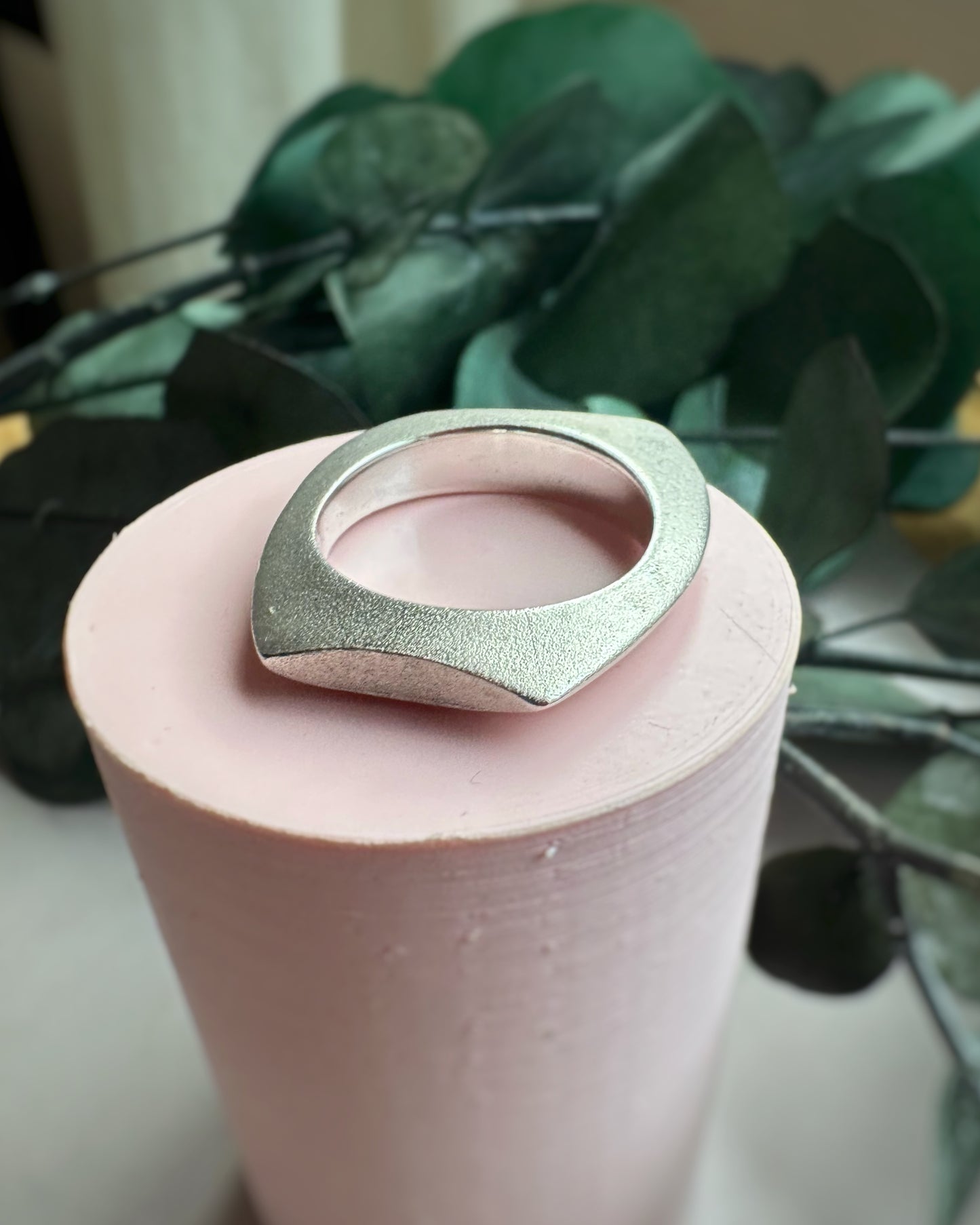 Vintage Contoured Knife Edge Ring (Satin)