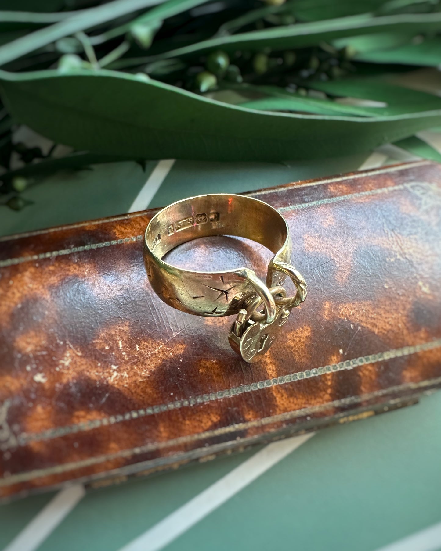 Antique Star-Etched Padlock Ring