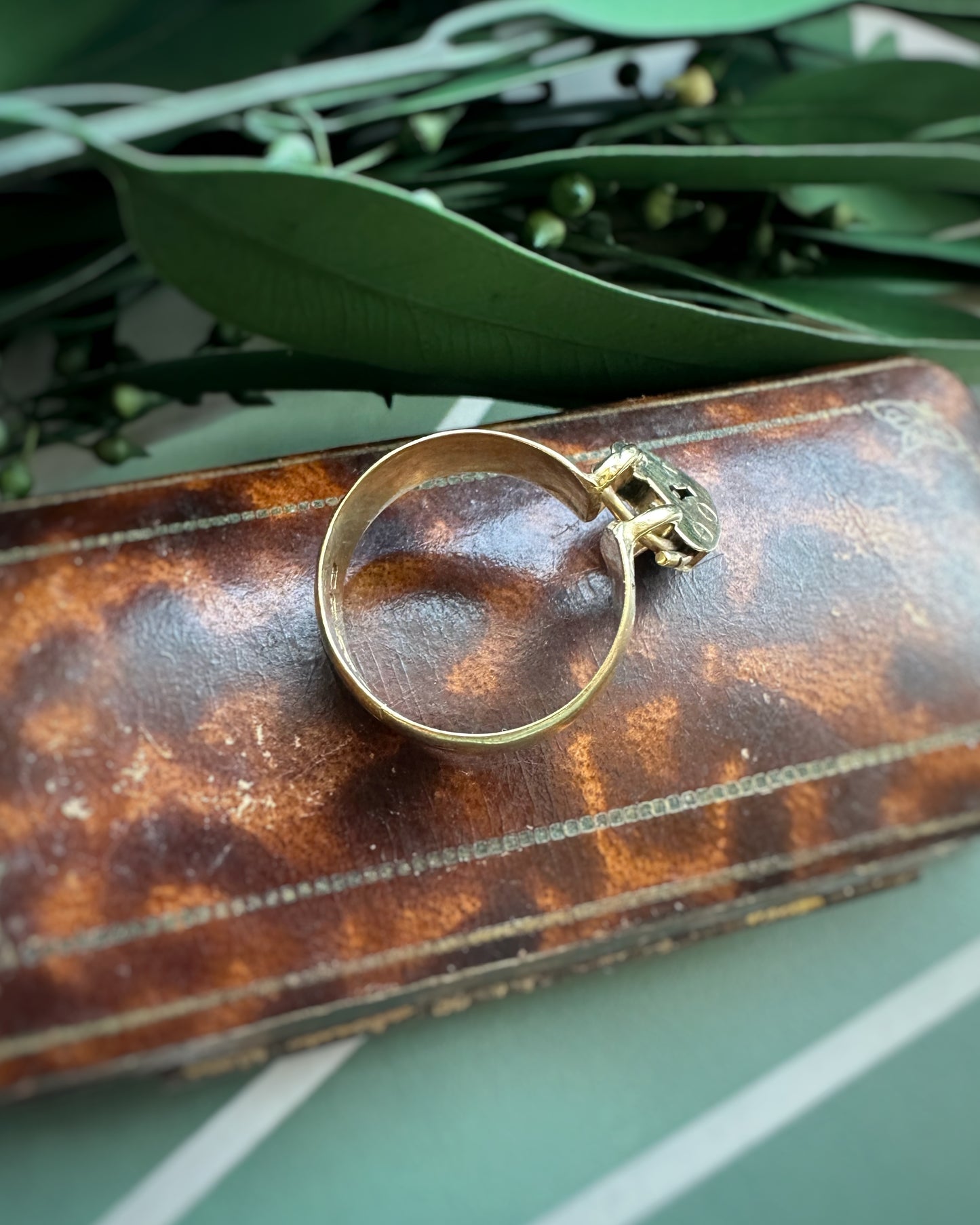 Antique Star-Etched Padlock Ring