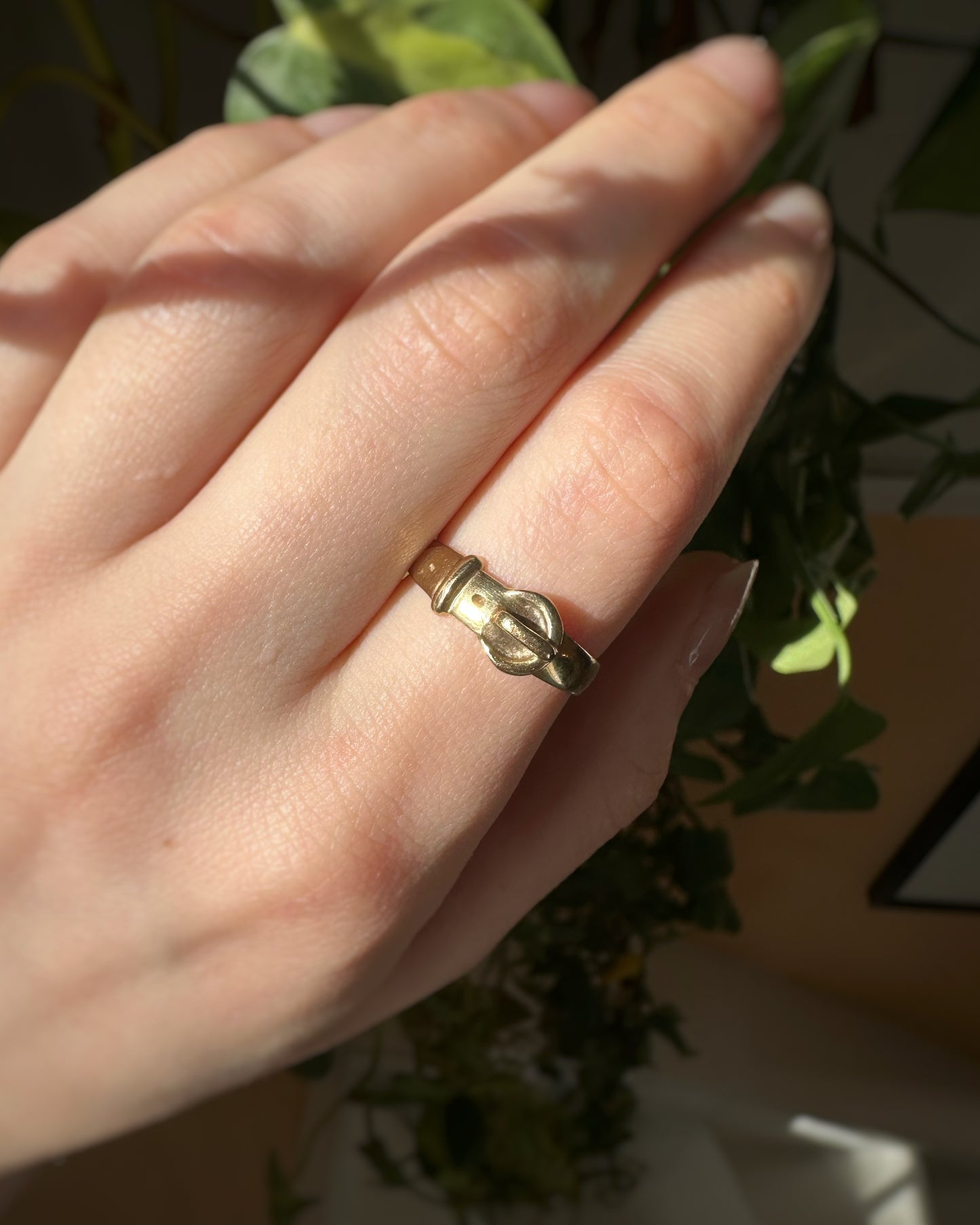 Vintage Glowing Buckle Ring