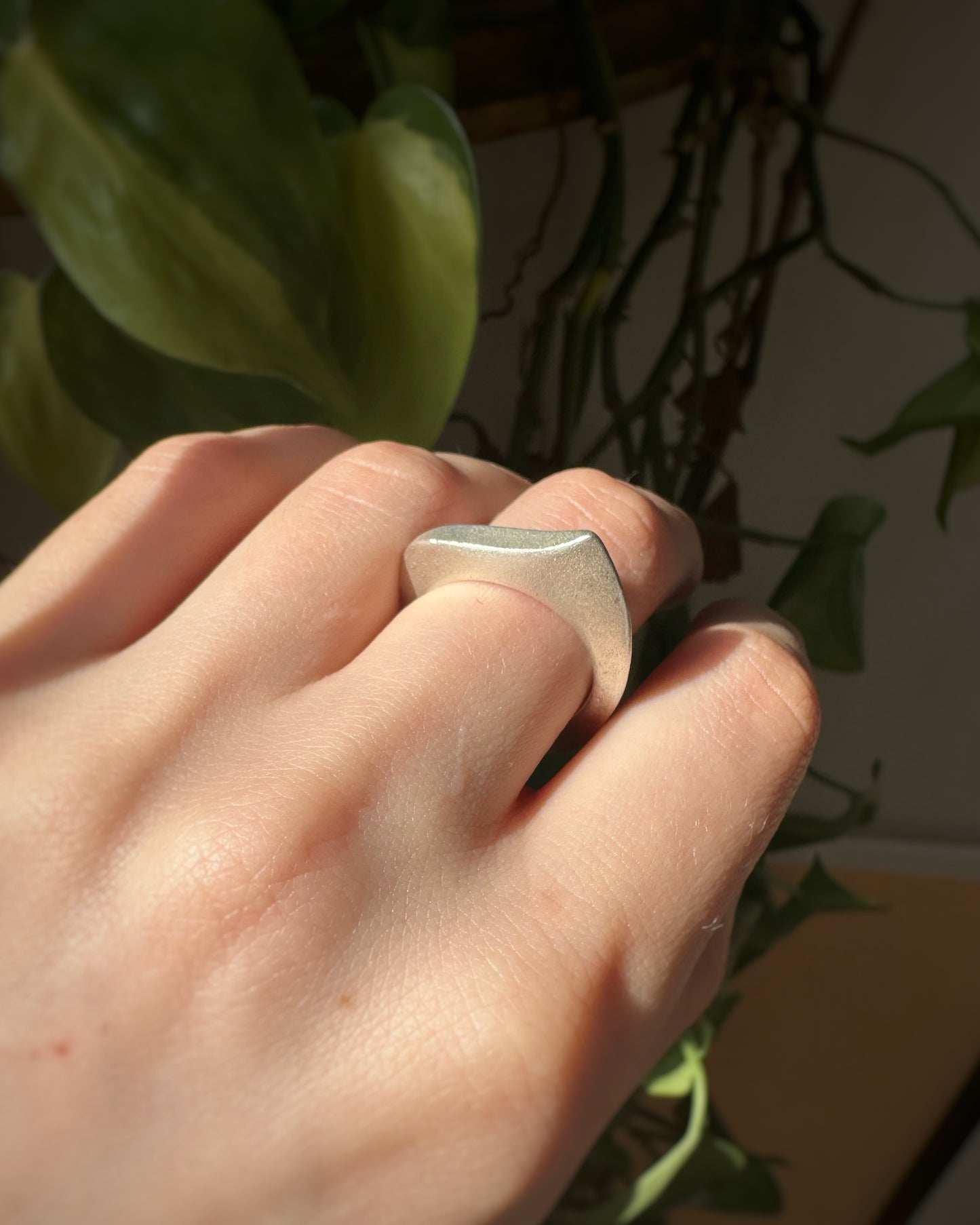 Vintage Contoured Knife Edge Ring (Satin)