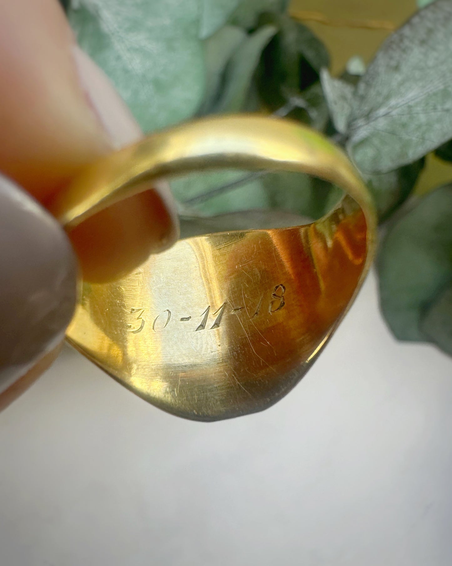 Antique Chunky 18ct Signet Ring (M.5 / 6.5)