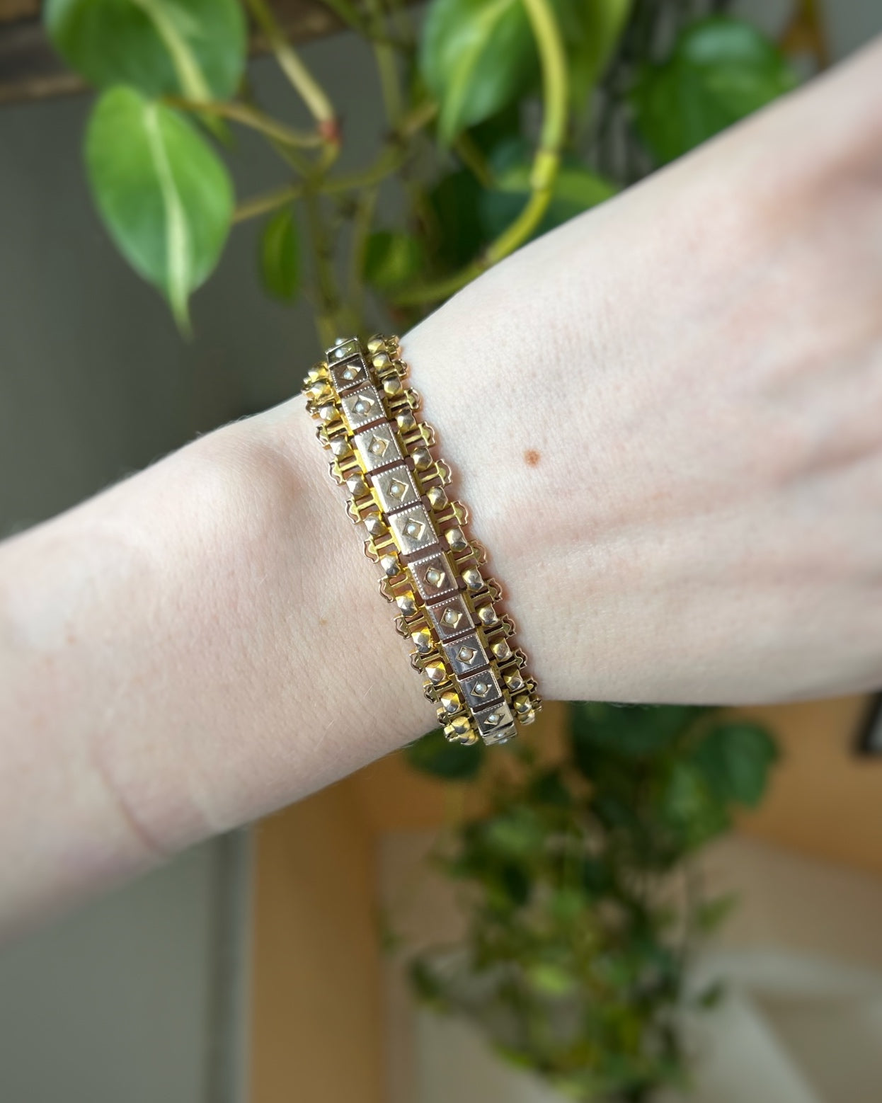 Antique Pearl Tank-Tread Bracelet (7")