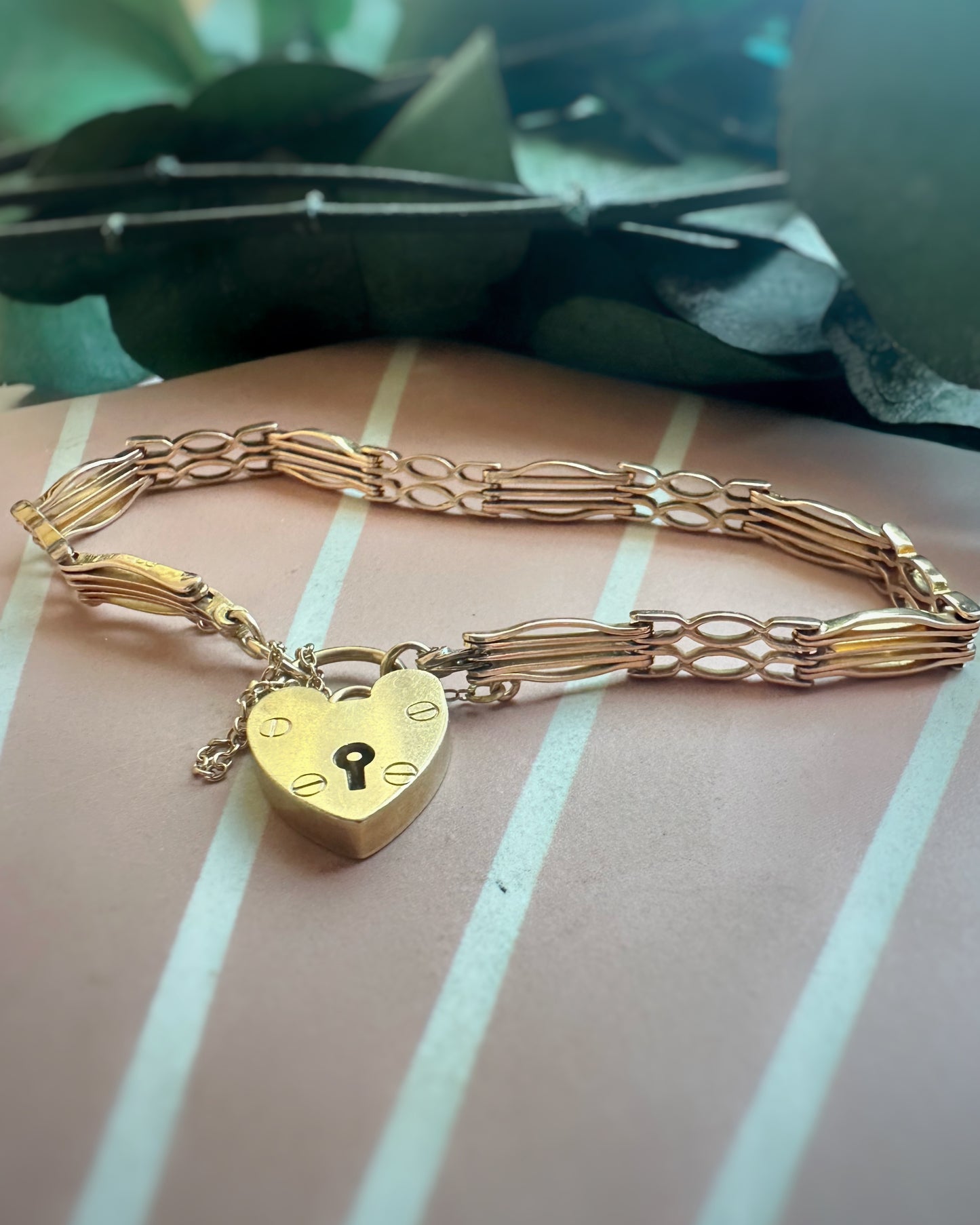 Antique Delicate Gate Bracelet with Heart Padlock (7.5")