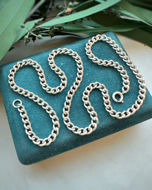 Vintage Chunky Ungrad Curb (18.5")