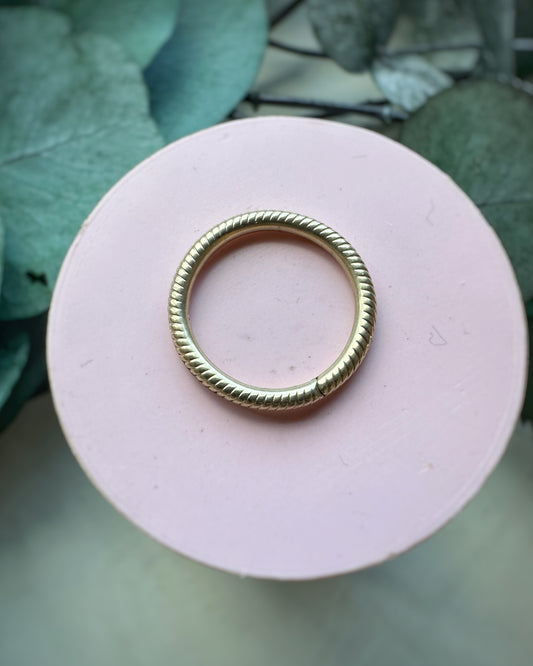 Antique Ribbed Split Ring