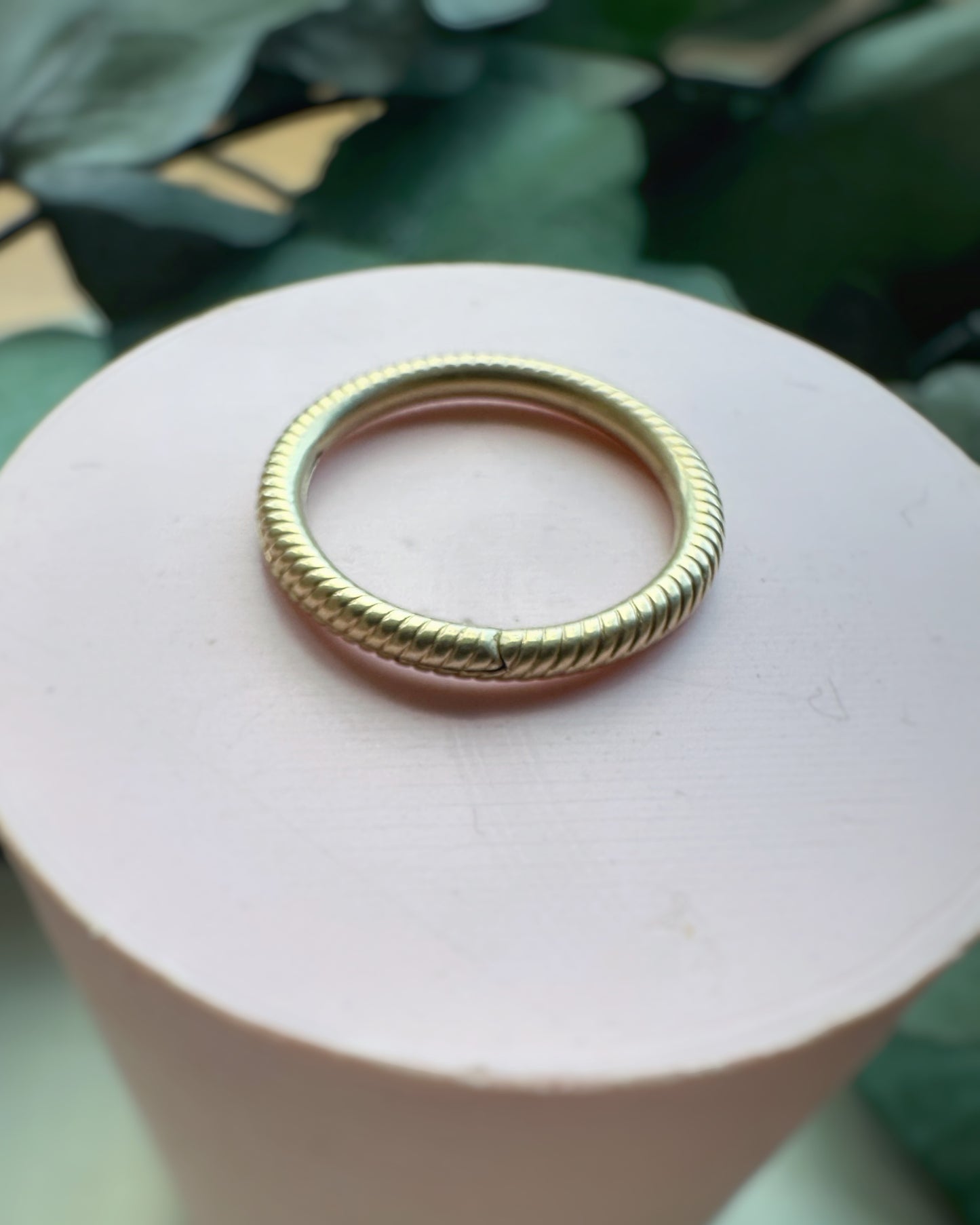 Antique Ribbed Split Ring