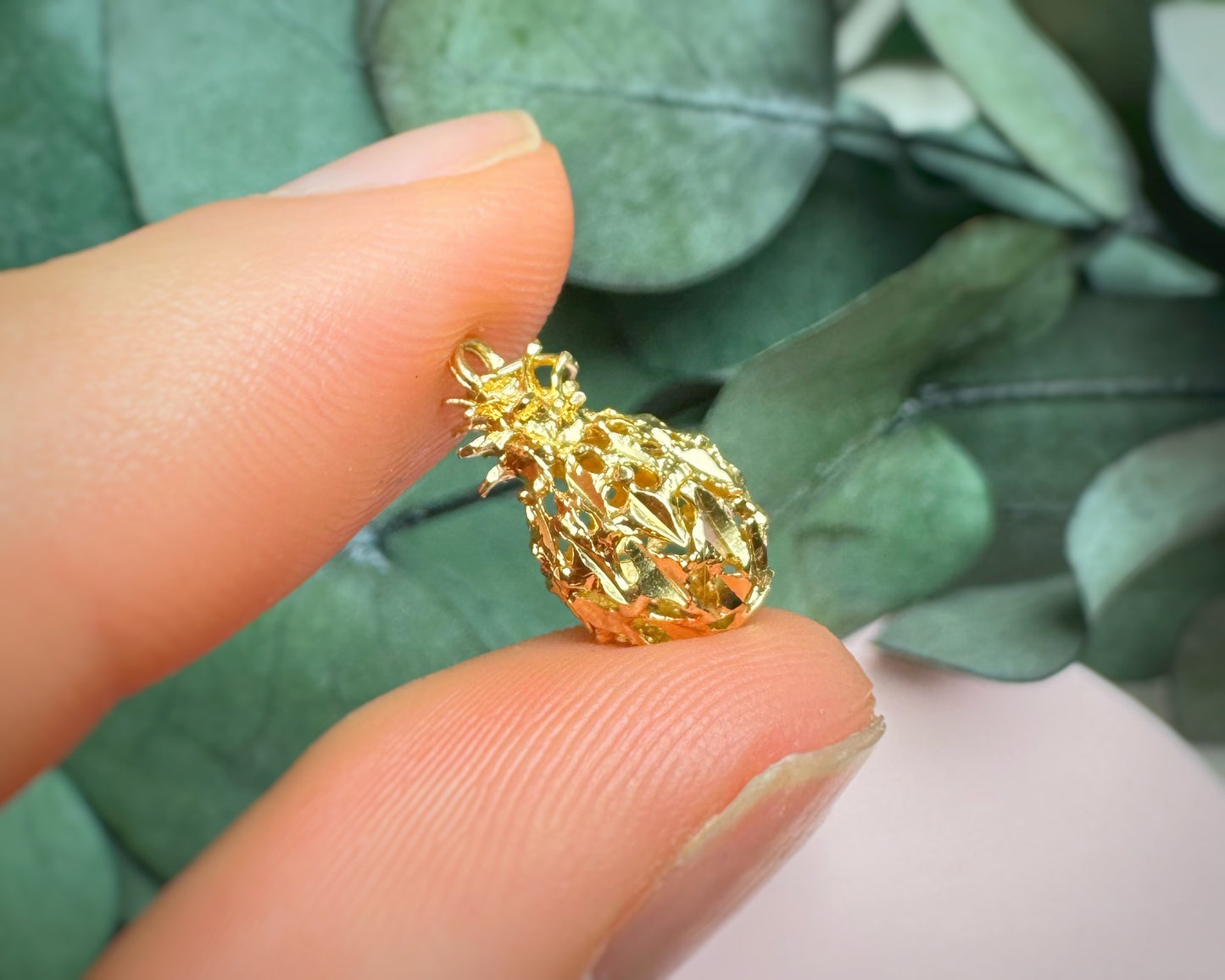 Vintage Textured Pineapple