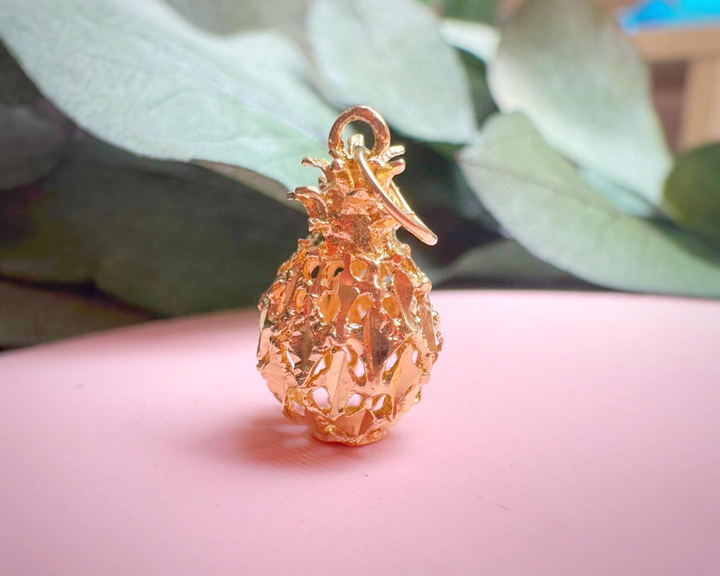 Vintage Textured Pineapple