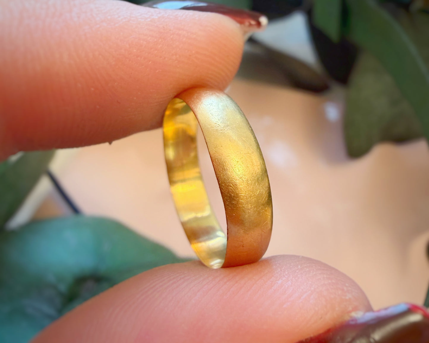 Antique 1901 Glowing & Buttery Wedding Band (K/5.25)