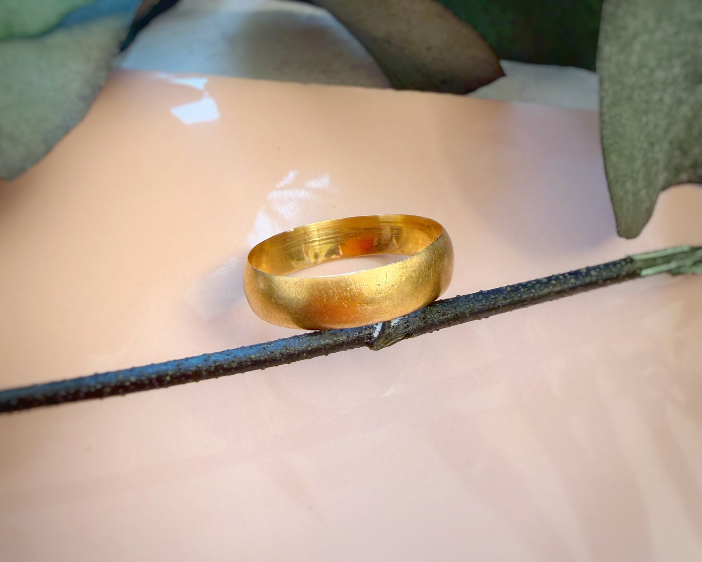 Antique 1901 Glowing & Buttery Wedding Band (K/5.25)