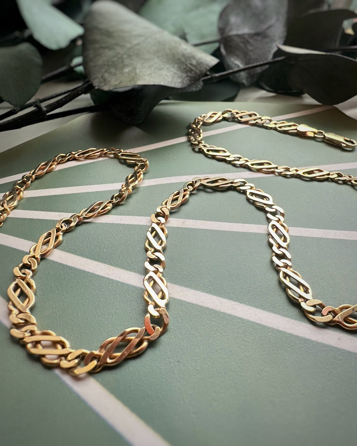 Vintage Infinity Knot Icon Chain (18")