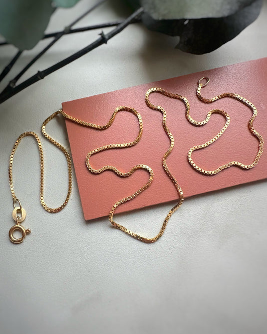 Vintage Super Sparkly Box Chain (19")