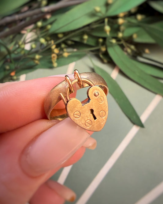 Antique Padlock Ring (M.5 / 6.5)