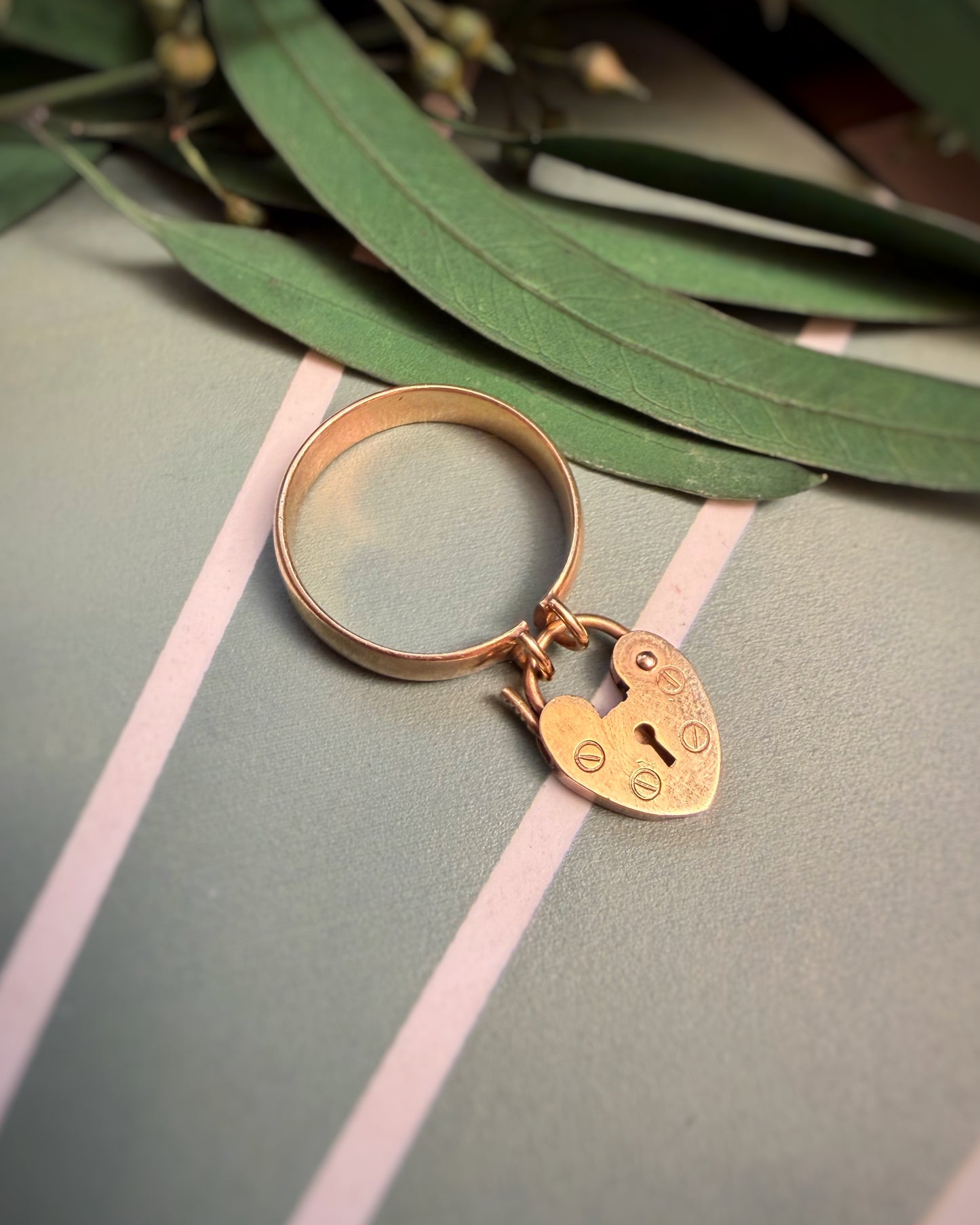 Antique Padlock Ring (M.5 / 6.5)