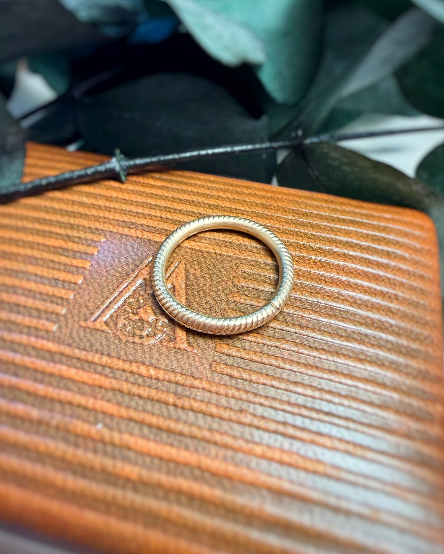 Antique Ribbed Split Ring