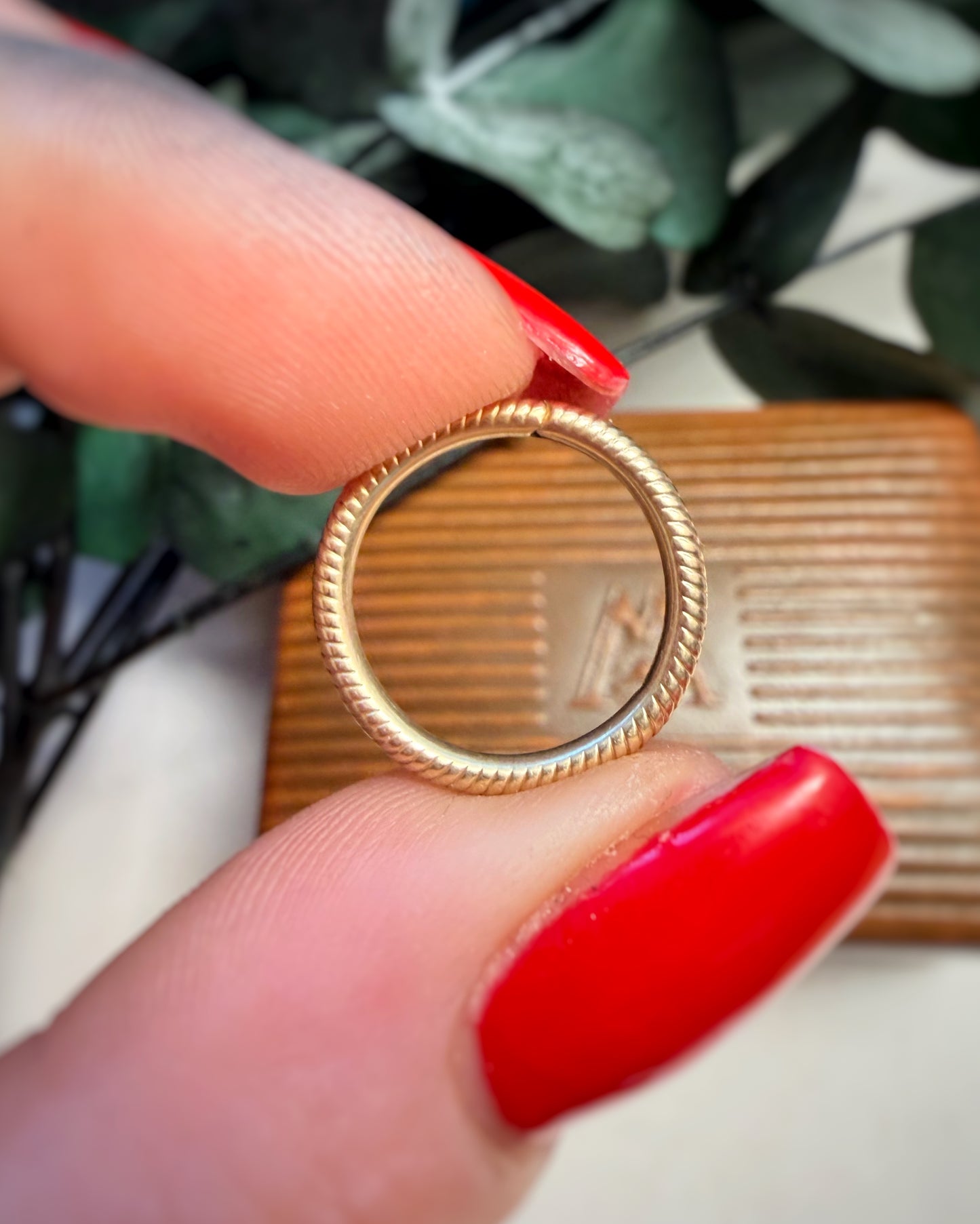 Antique Ribbed Split Ring